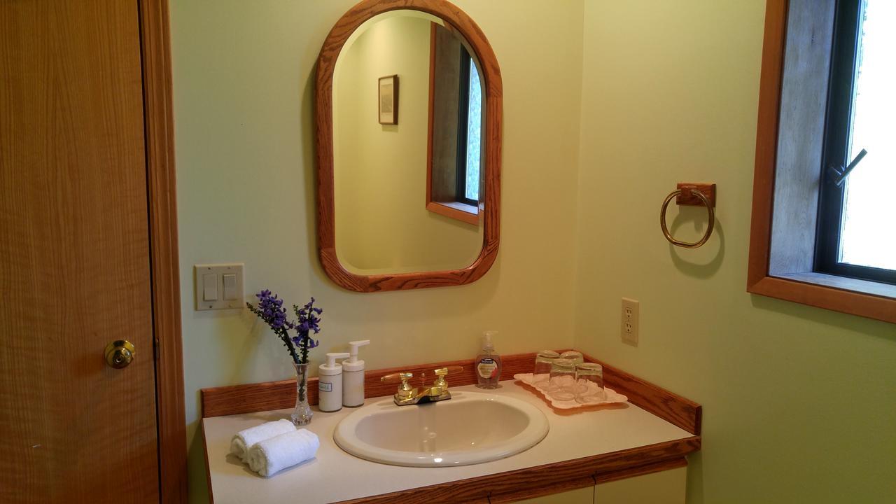 Sunshine Coast Treetop B&B Sechelt Eksteriør bilde